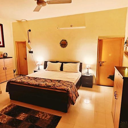 The Yellow House - Couple'S Getaway In Gomti Nagar- 1 Bhk Lucknow Exterior photo
