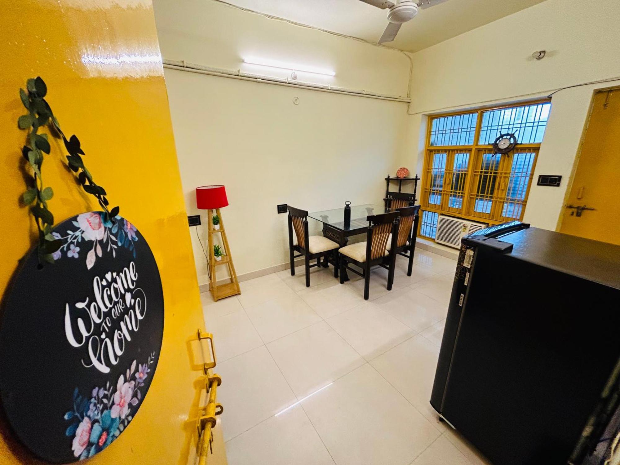 The Yellow House - Couple'S Getaway In Gomti Nagar- 1 Bhk Lucknow Exterior photo