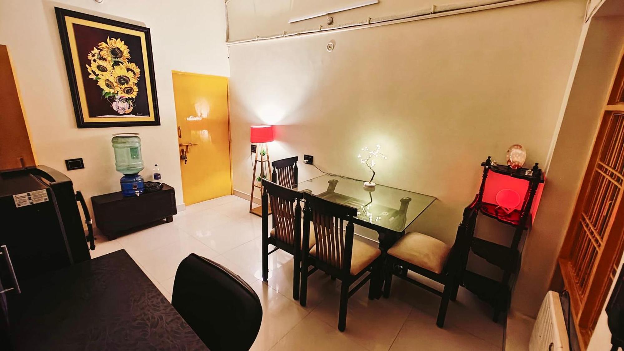 The Yellow House - Couple'S Getaway In Gomti Nagar- 1 Bhk Lucknow Exterior photo